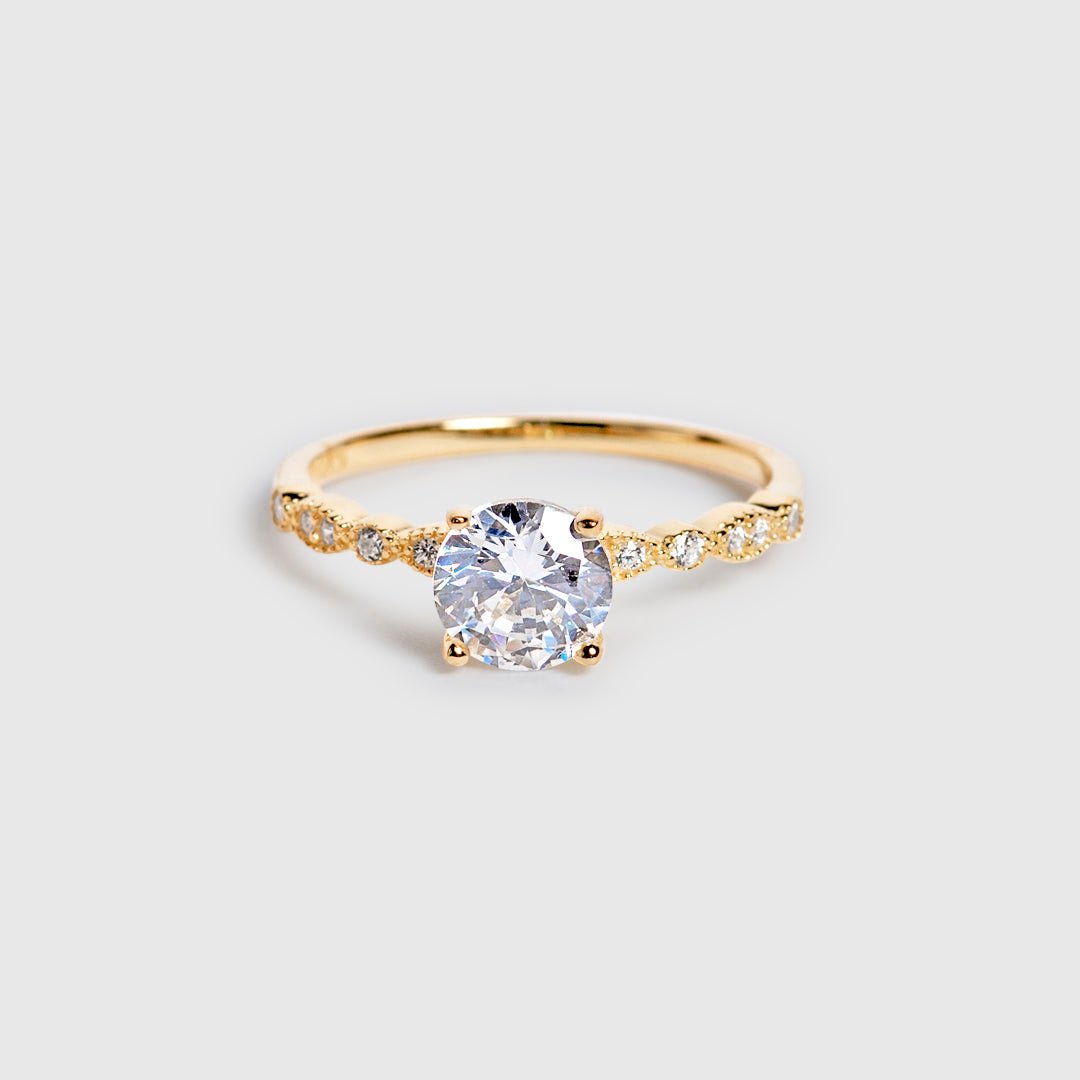 Pretty Crystal Ring - 52 / 14 Karat Gold